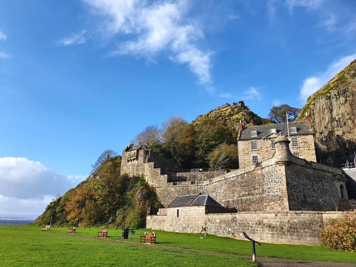 Dumbarton Castle Way Apartment Exterior photo